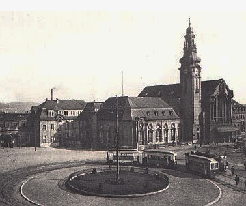 tram op het stationsplein